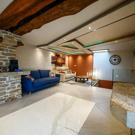 Le Troisieme Apartament *